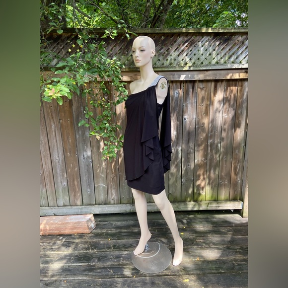 Suzy Shier Dresses & Skirts - 🐦‍⬛ 5/$25 🐦‍⬛ Fancy & Flowy Single Strap Asymmetrical Dress